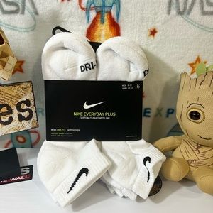 NIKE EVERYDAY PLUS COTTON CUSHIONED LOW DRI-FIT TECHNOLOGY/ LARGE SIZE